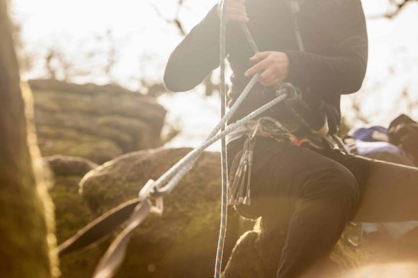Come installare un sistema di videosorveglianza discreto in una casa con design minimalista?